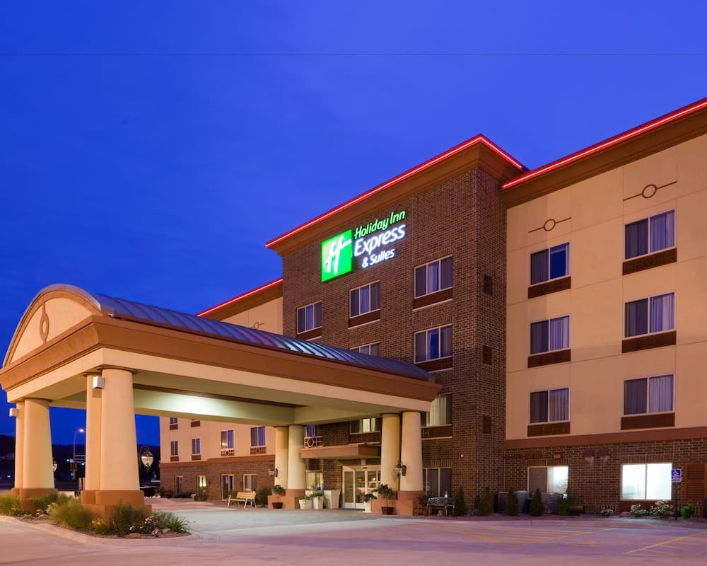Holiday Inn Express & Suites Winona main