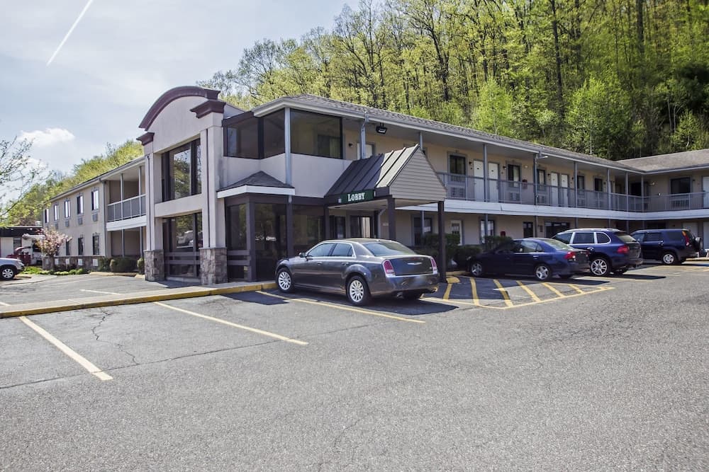 Americas Best Value Inn Torrington main