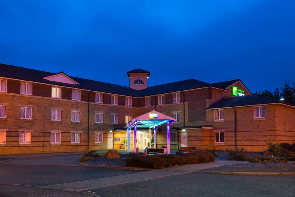 Holiday Inn Express Stirling main