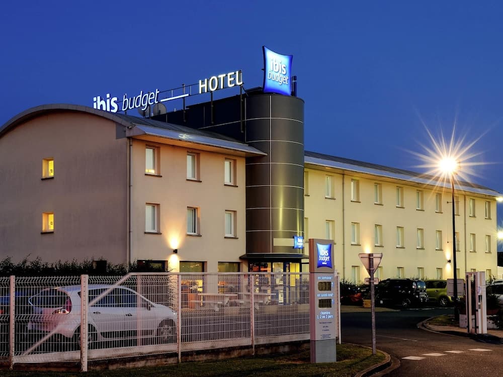 Ibis Budget Orléans Ouest Meung-Sur-Loire main