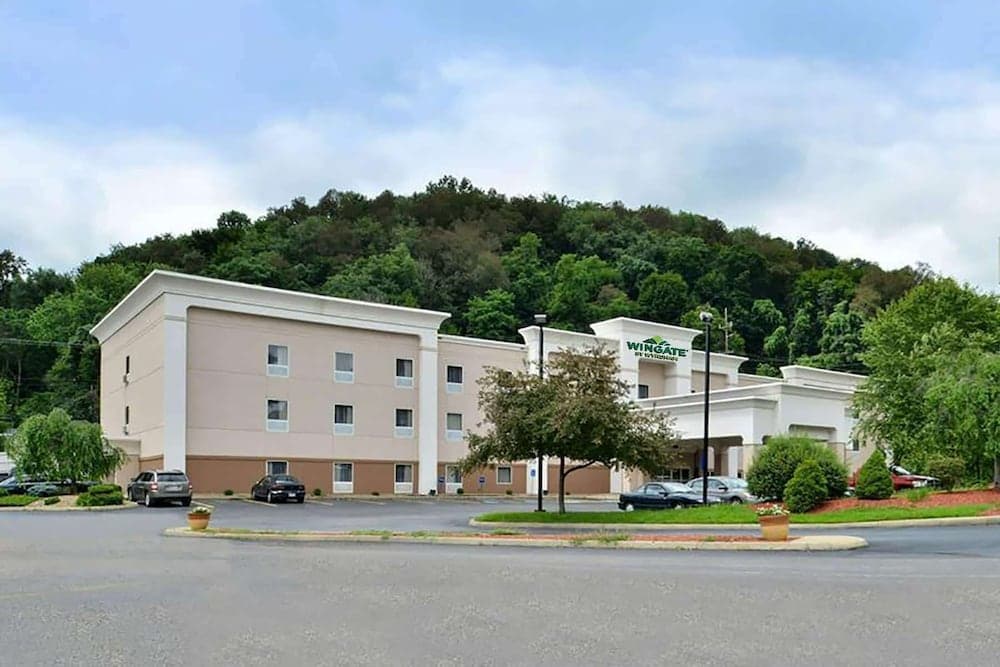 Wingate by Wyndham Steubenville main