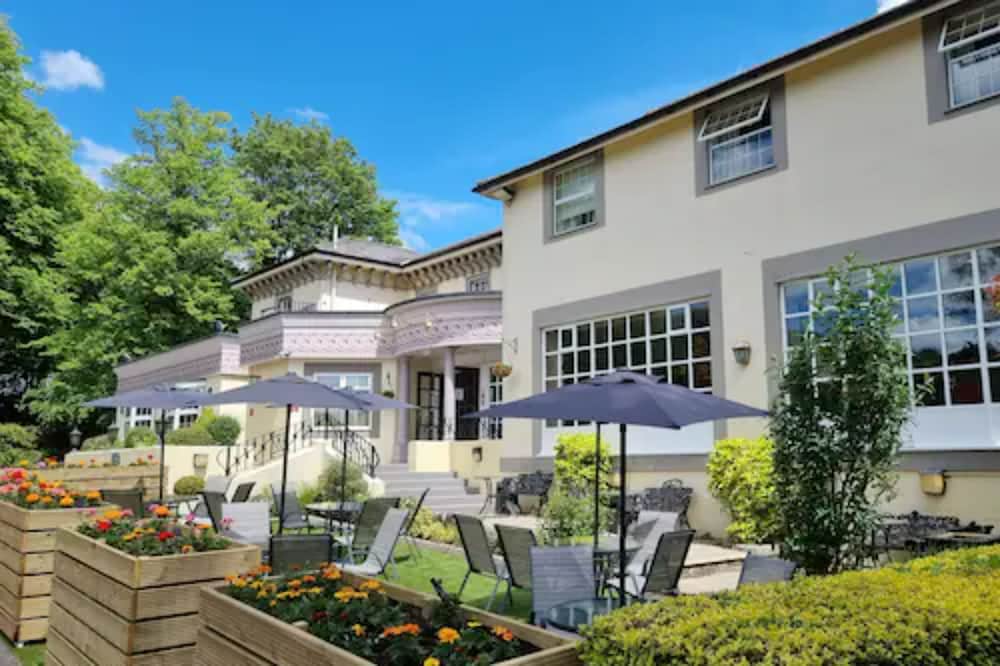 Reigate Manor main