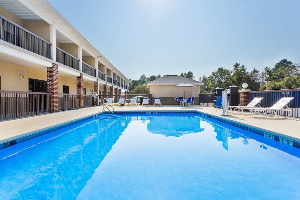 Holiday Inn Express Plymouth main