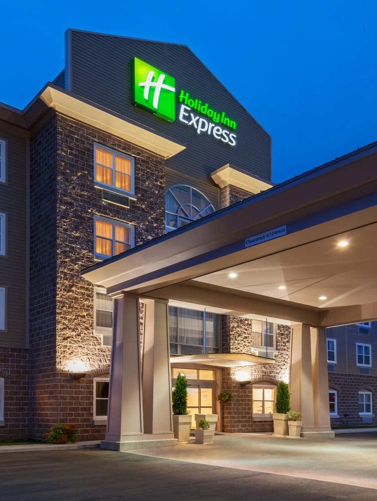 Holiday Inn Express Deer Lake main