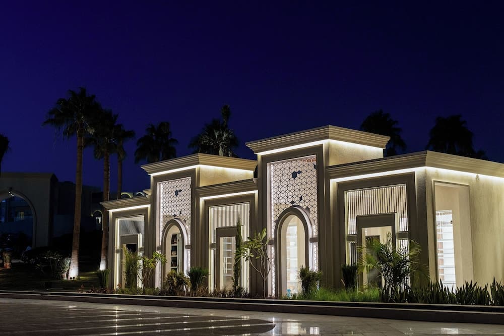 Sunrise Remal Beach Resort main