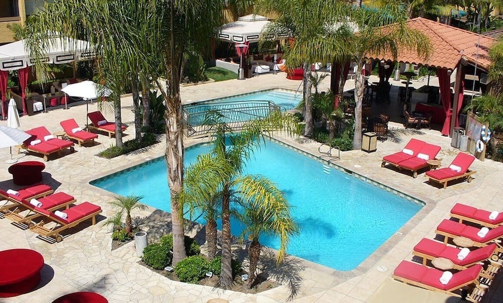 Atrium At Orange County Airport main