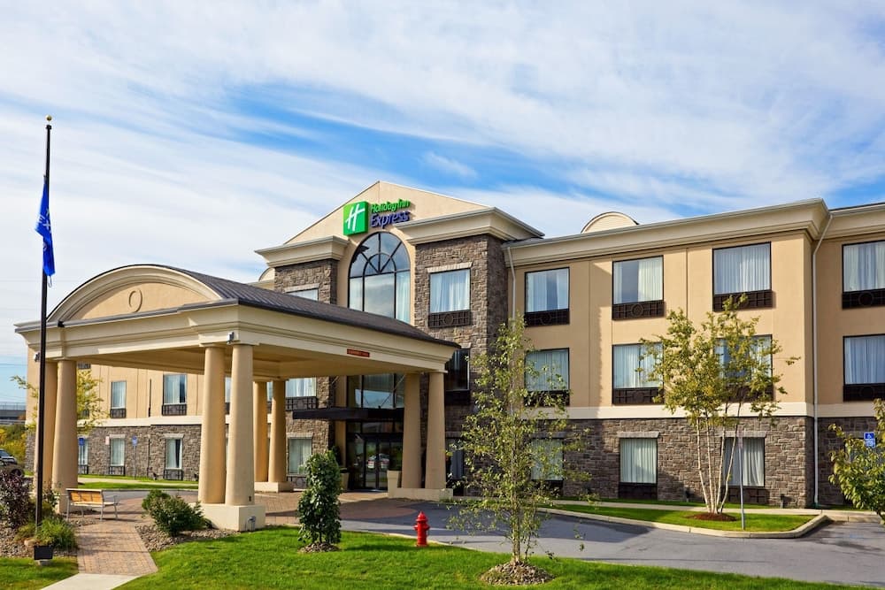 Holiday Inn Express & Suites Chester-Monroe-Goshen main