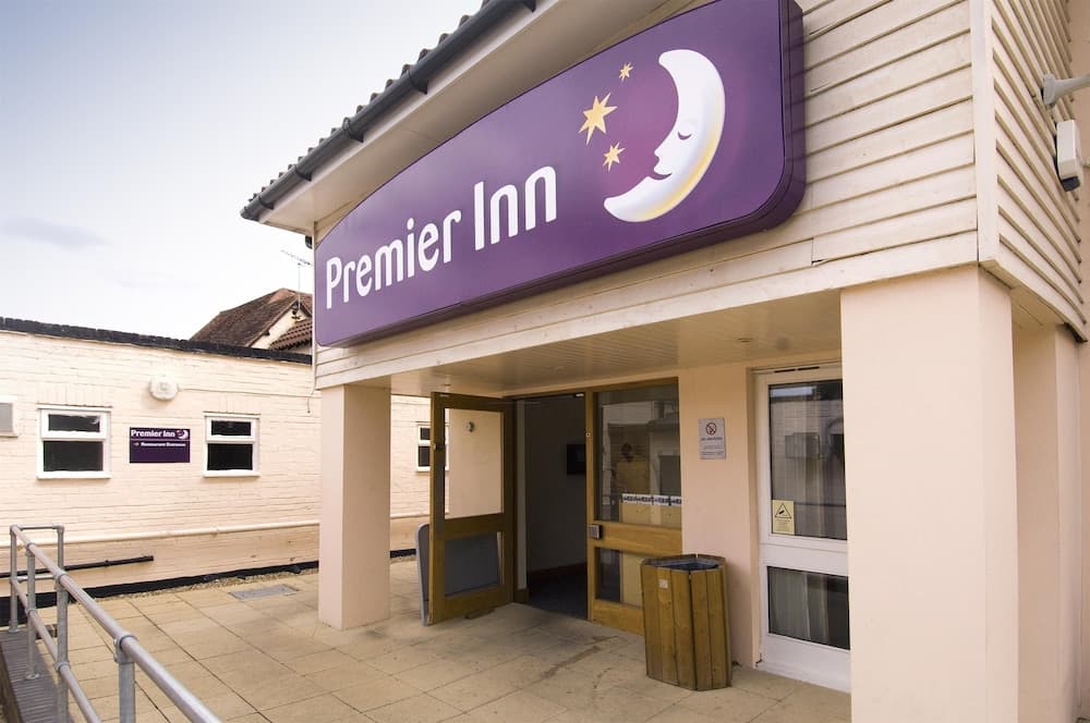 Premier Inn Bracknell Twin Bridges main