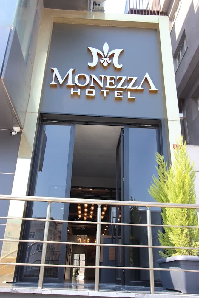 Monezza Hotel main