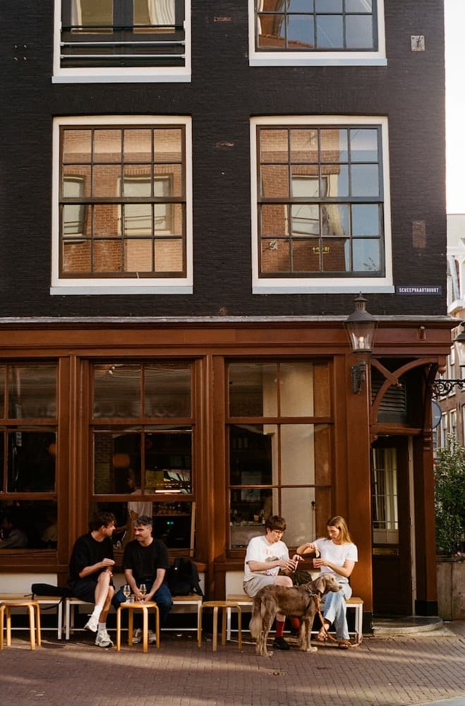Teun Hotel Restaurant main