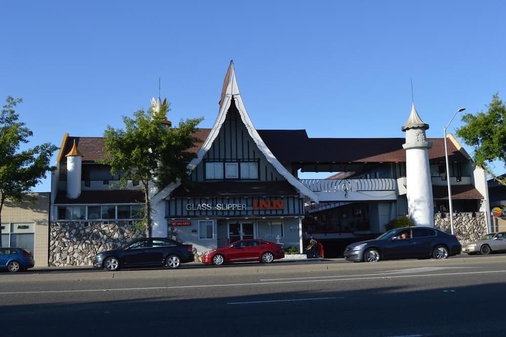 Glass Slipper Inn - Stanford Palo Alto main