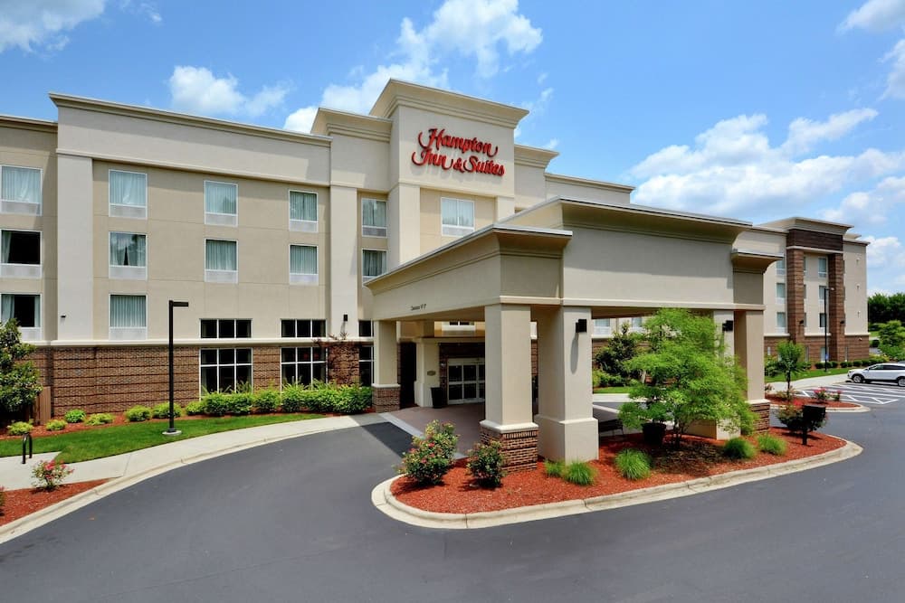 Hampton Inn & Suites Huntersville main