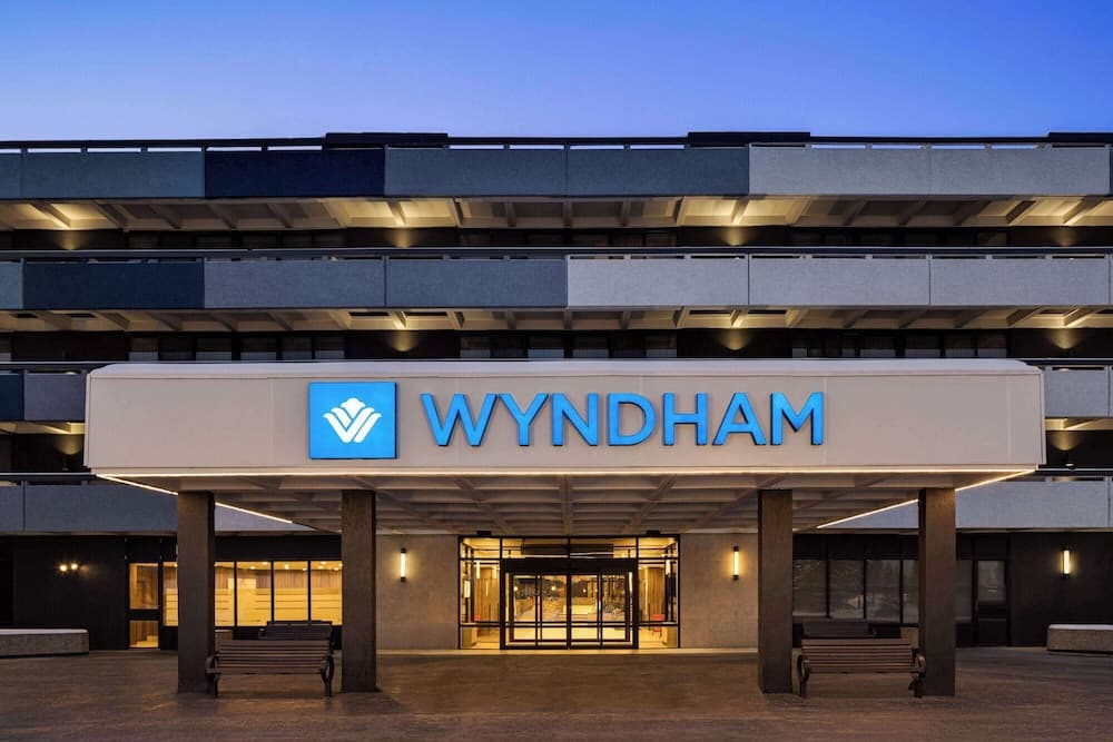 Wyndham Edmonton Hotel and Conference Centre main