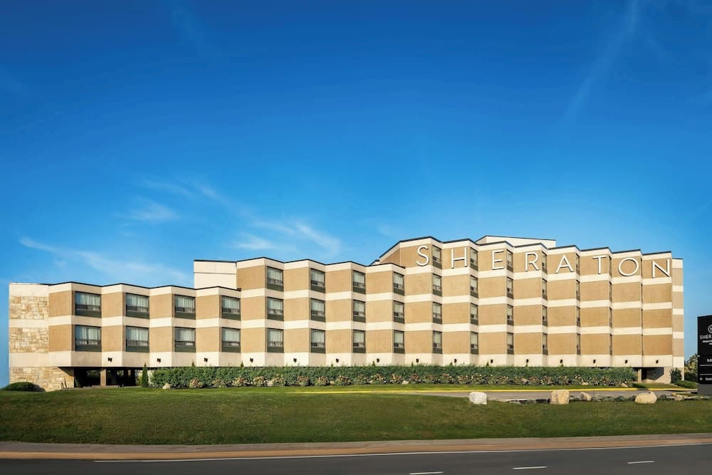 Sheraton Montreal Airport Hotel main