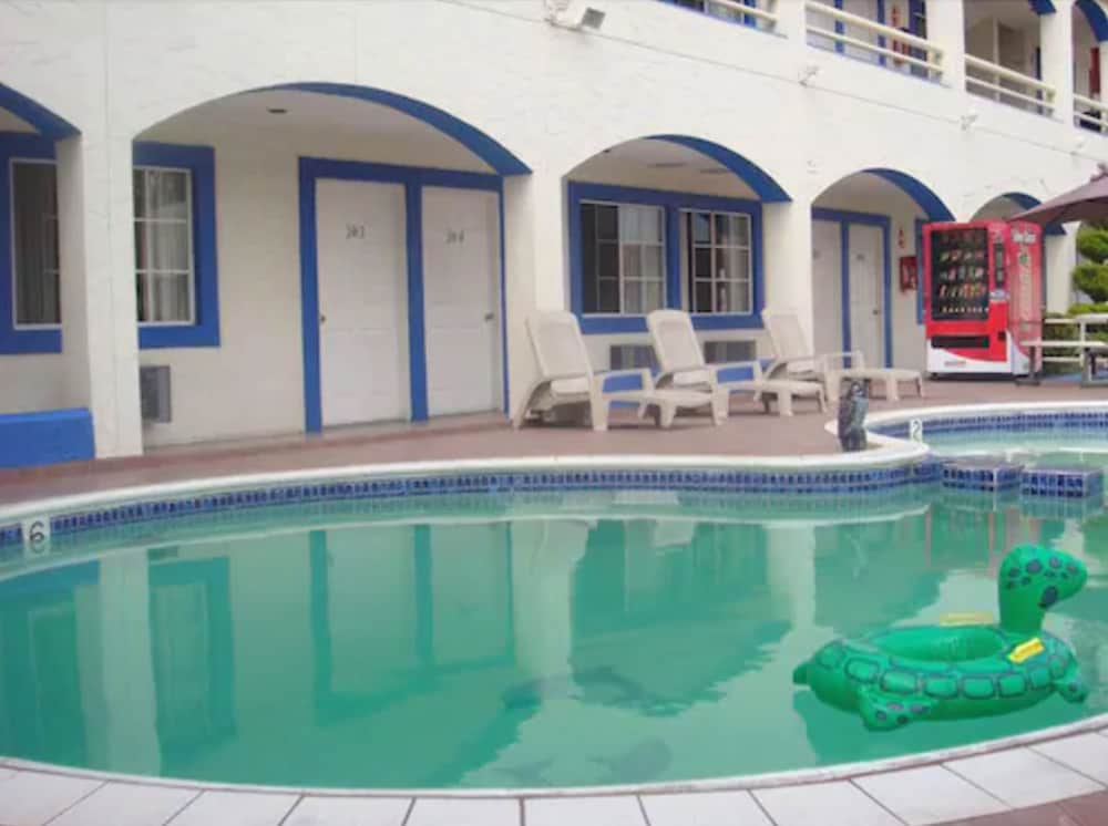 Pueblito Inn main