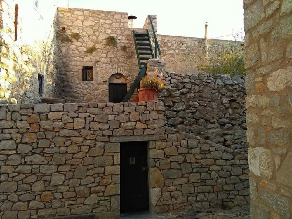 Spitakia main