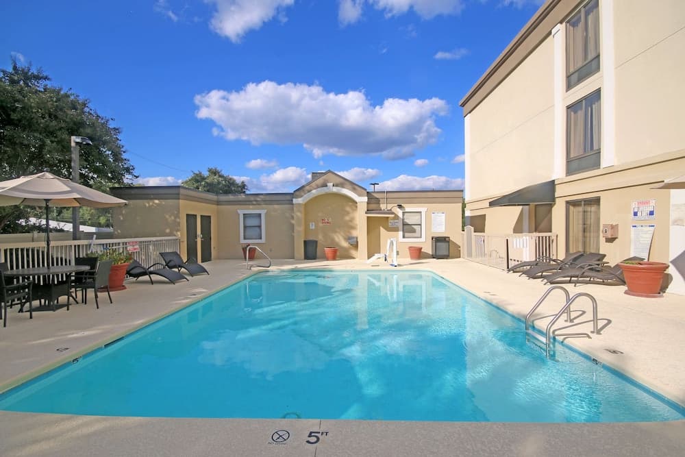 Wingate by Wyndham Greensboro/Coliseum main