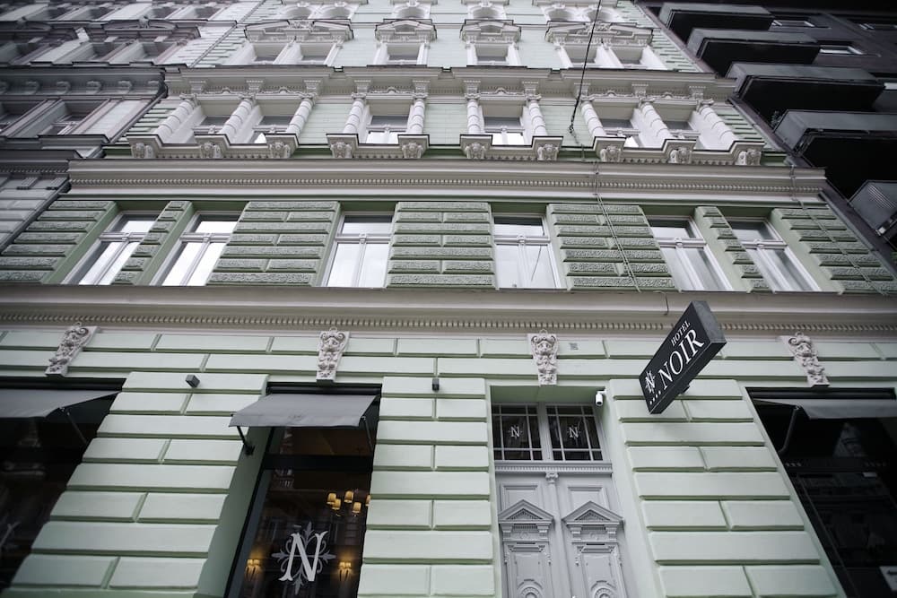Hotel Noir main