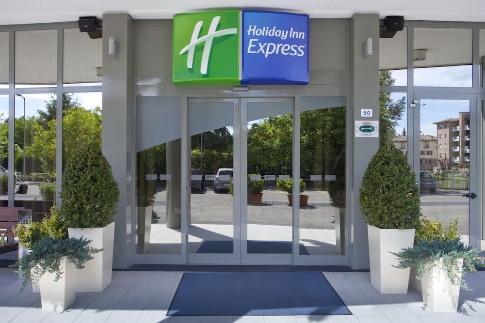 Holiday Inn Express Parma main