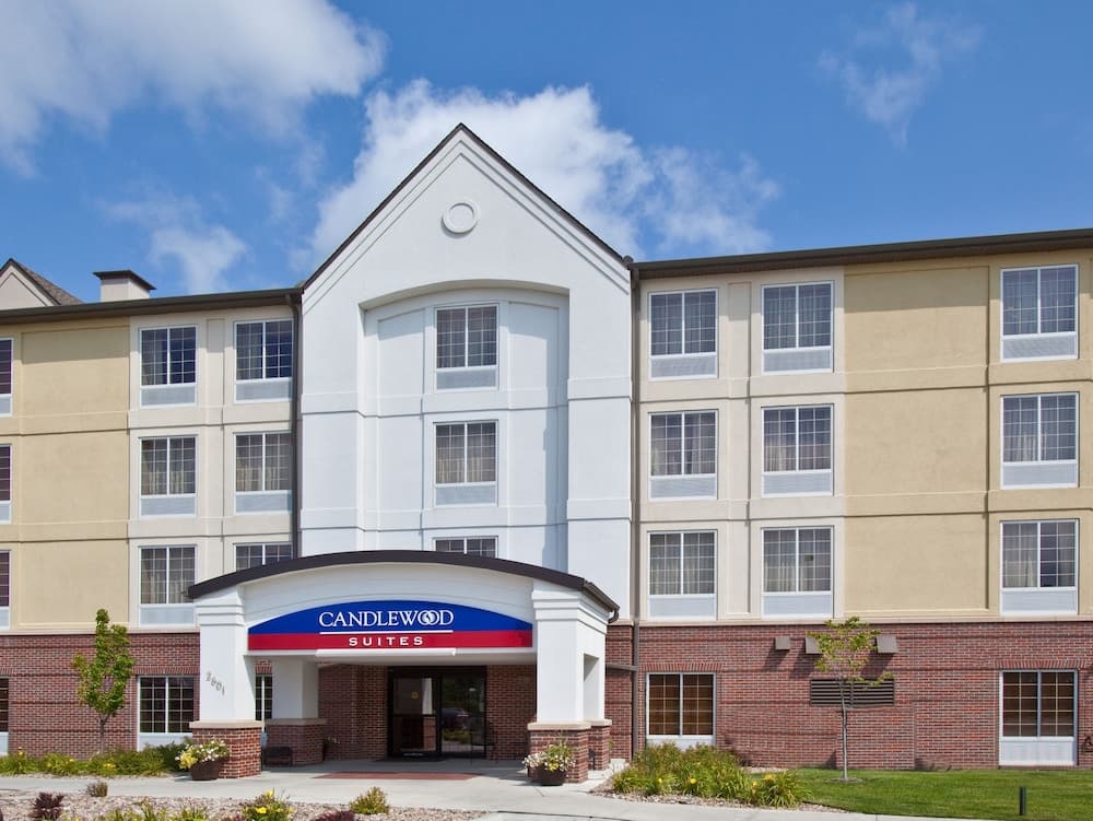 Candlewood Suites Omaha Airport main