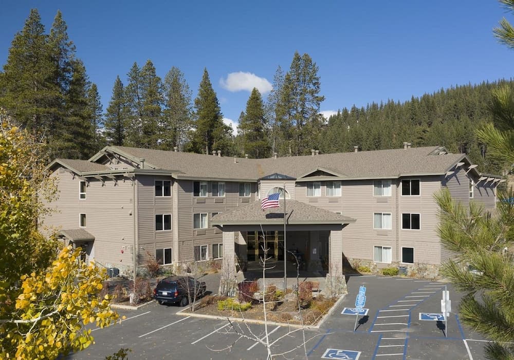 Truckee Donner Lodge main