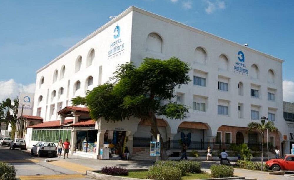 Hotel Antillano main