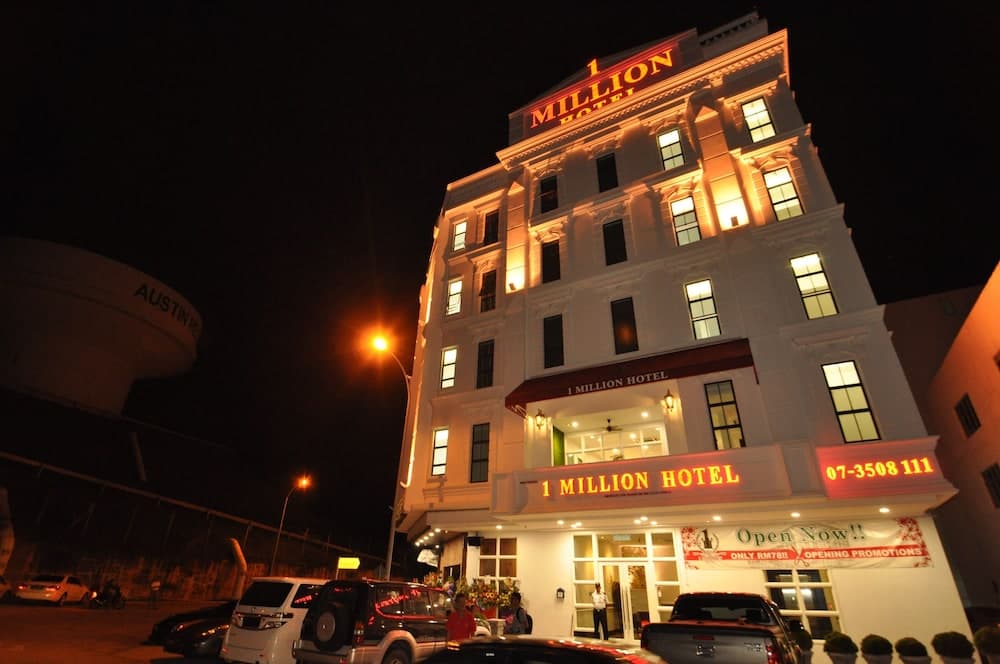 1 Million Hotel main