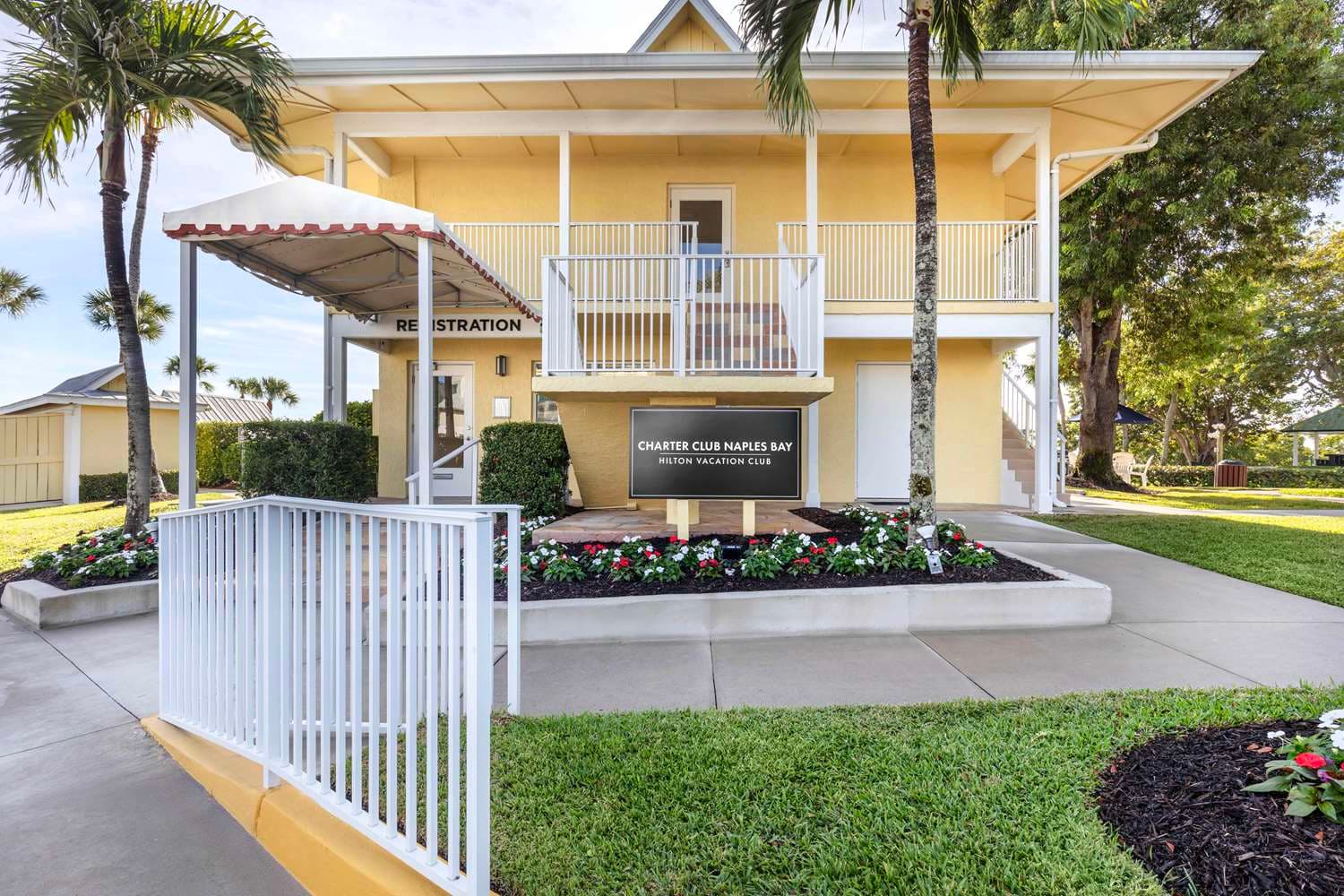 Hilton Vacation Club Charter Club Naples Bay main
