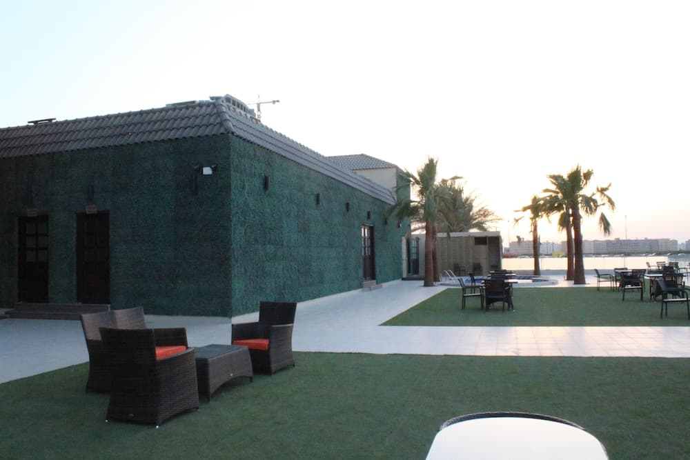 Golden Tulip Al Khobar Suites main