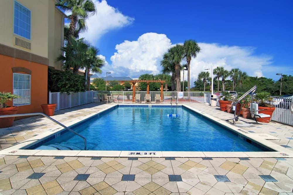 Holiday Inn Express Hotel & Suites Destin (Mid Bay Bridge) main