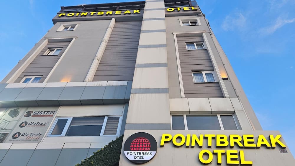 Pointbreak Hotel main
