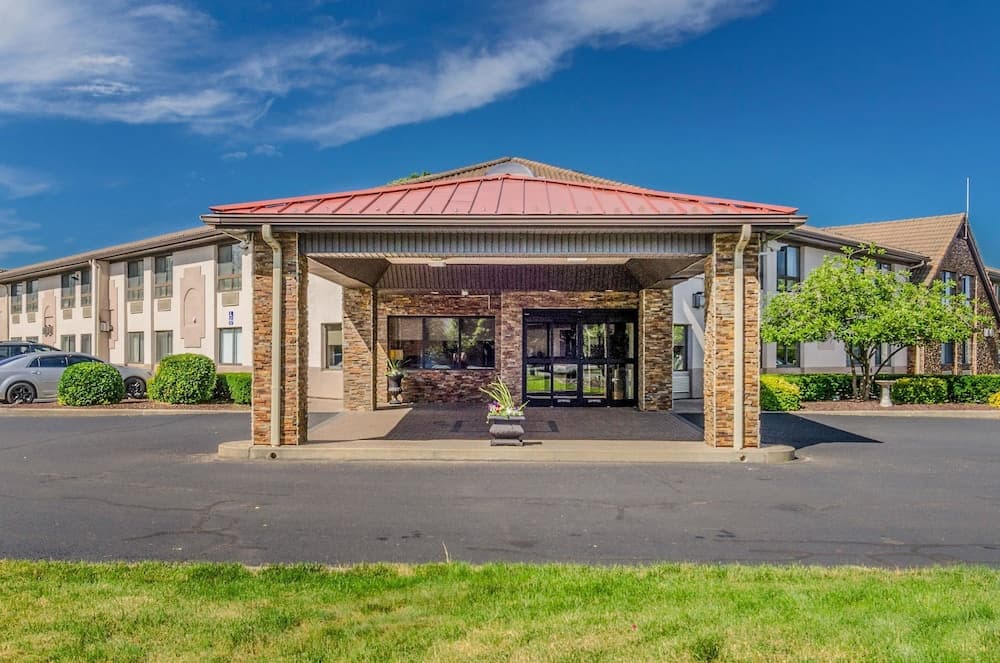 Comfort Inn & Suites main