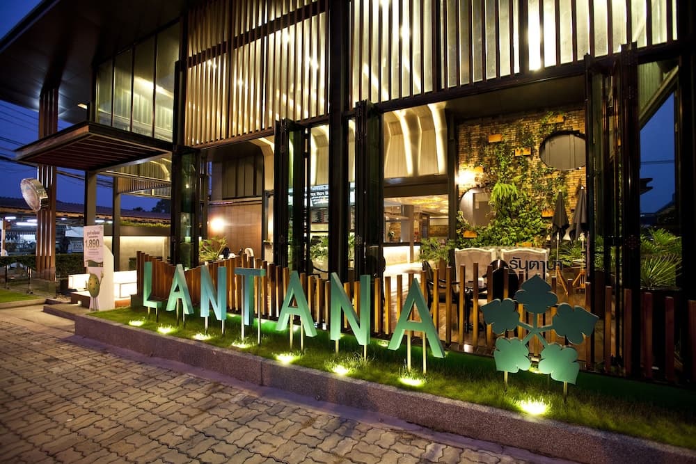 Lantana Pattaya Hotel & Resort main