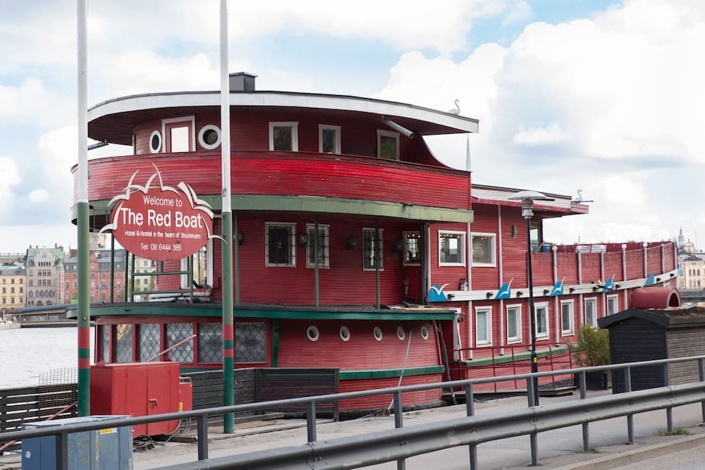 The Red Boat And Ran main
