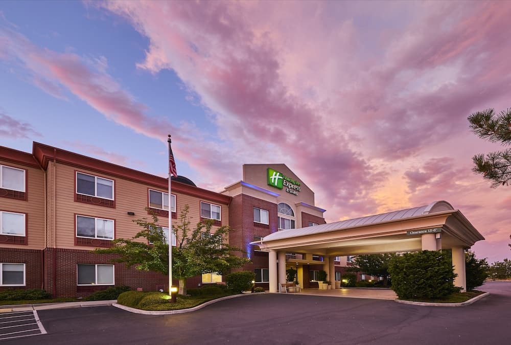 Holiday Inn Express And Suites Medford Central Poi main