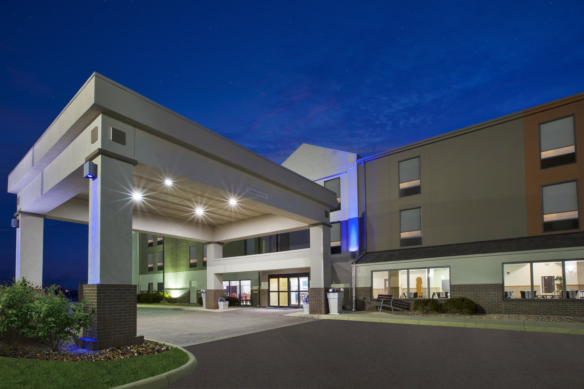 Holiday Inn Express Tiffin main