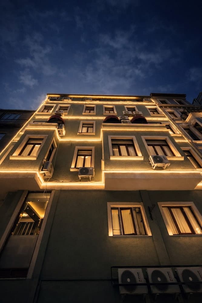 Peradise Hotel