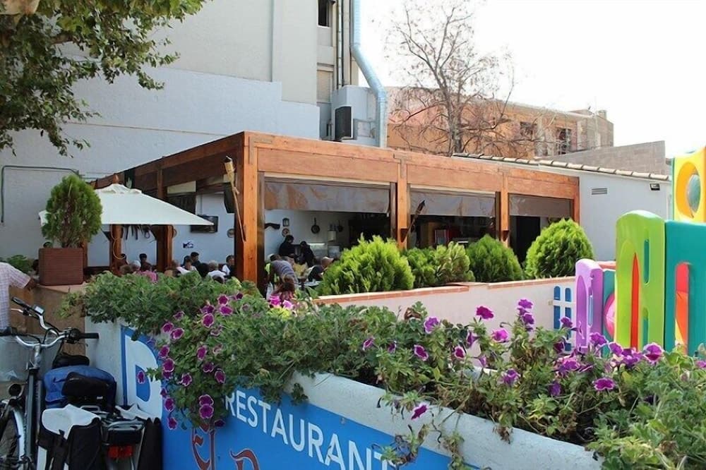 Hostal Emporda