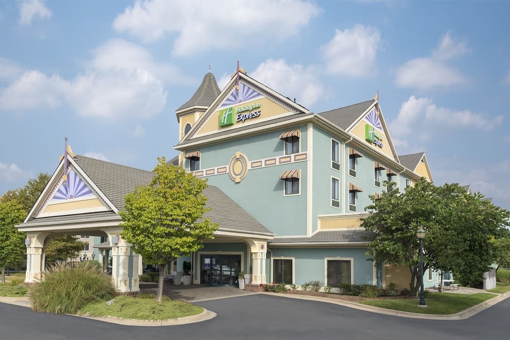 Holiday Inn Express Holland main