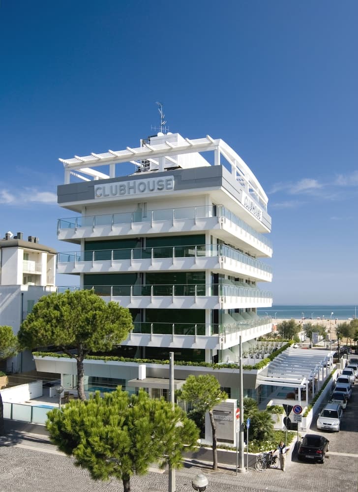 Club House main