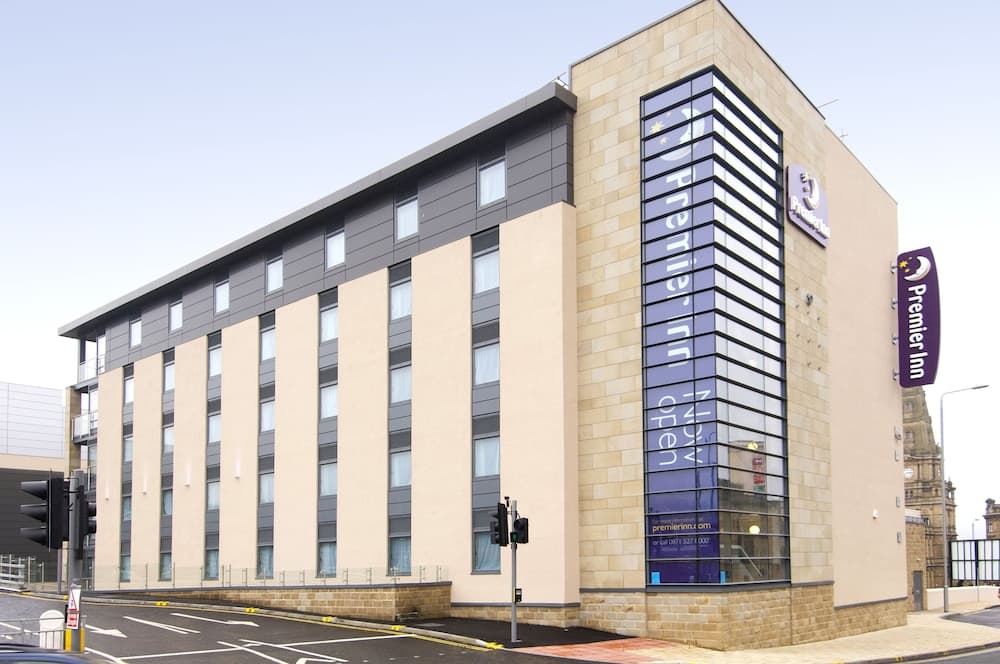 Premier Inn Halifax Town Centre main