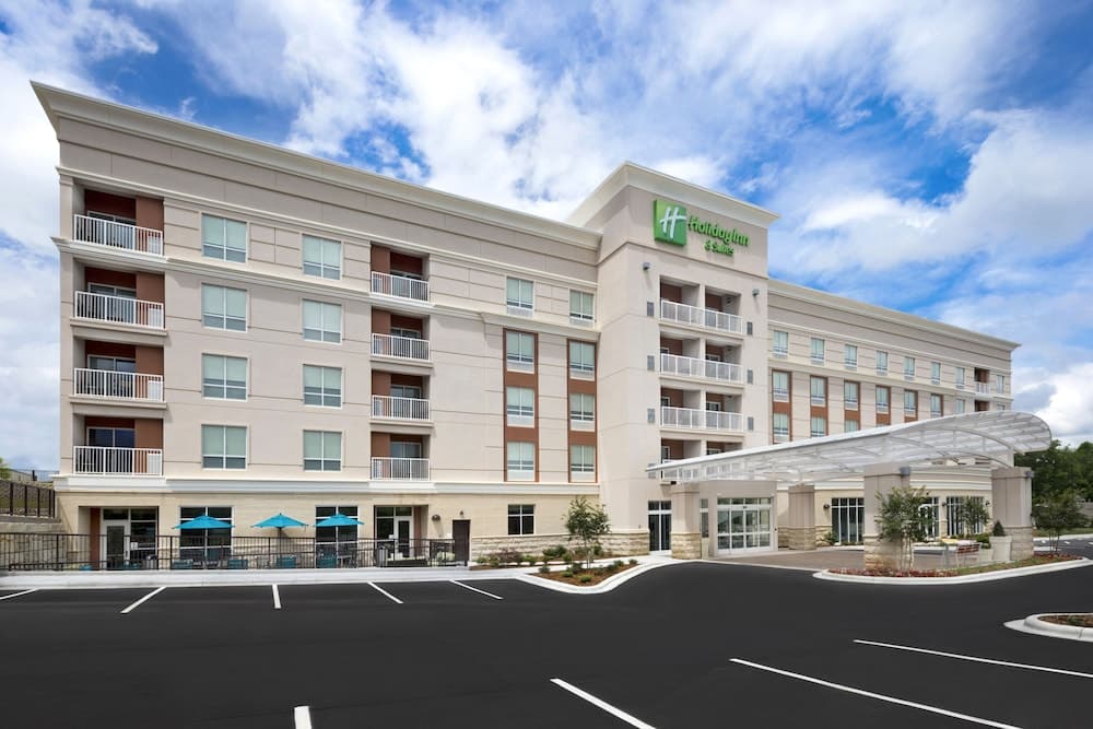 Holiday Inn & Suites Arden - Asheville Airport