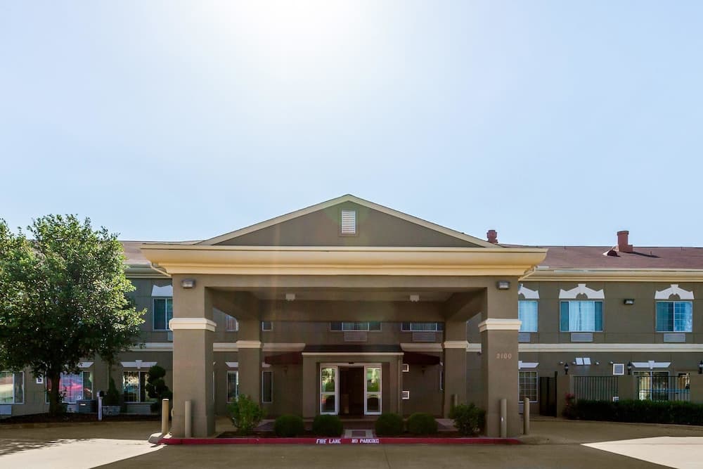 SureStay Plus Hotel by Best Western Mesquite main