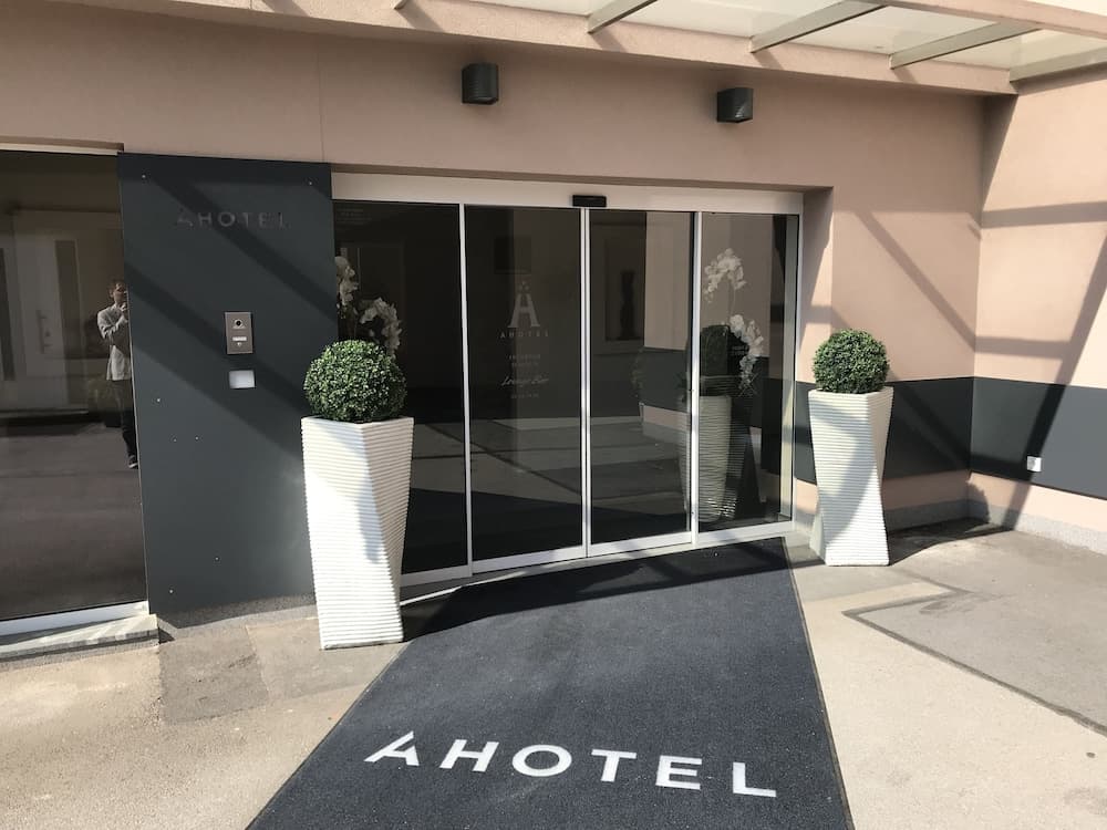 Ahotel main