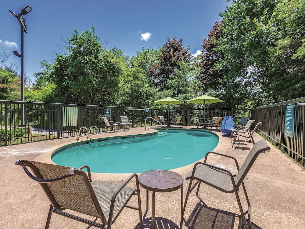 La Quinta Inn & Suites by Wyndham Salem main