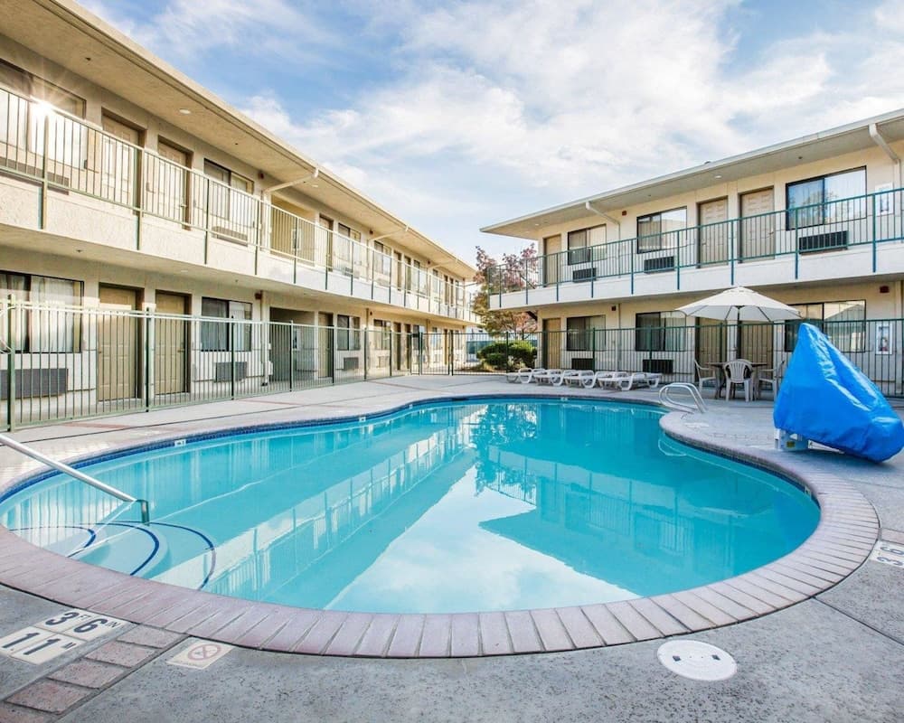 Comfort Inn Oakhurst main