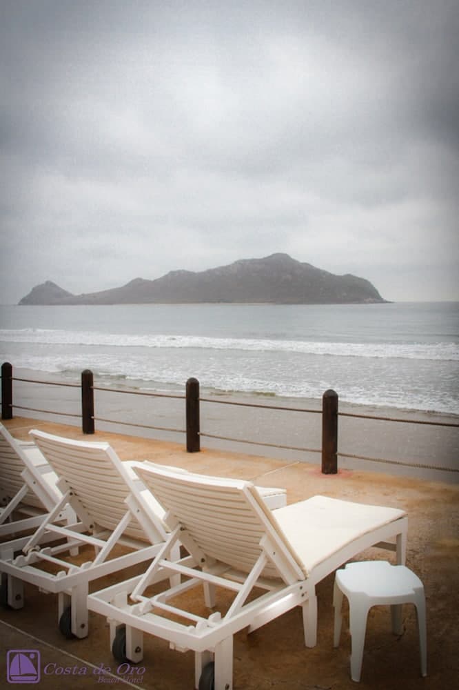 Costa de Oro Beach main