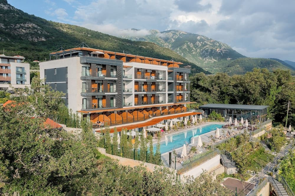 Montenegro Lodge main
