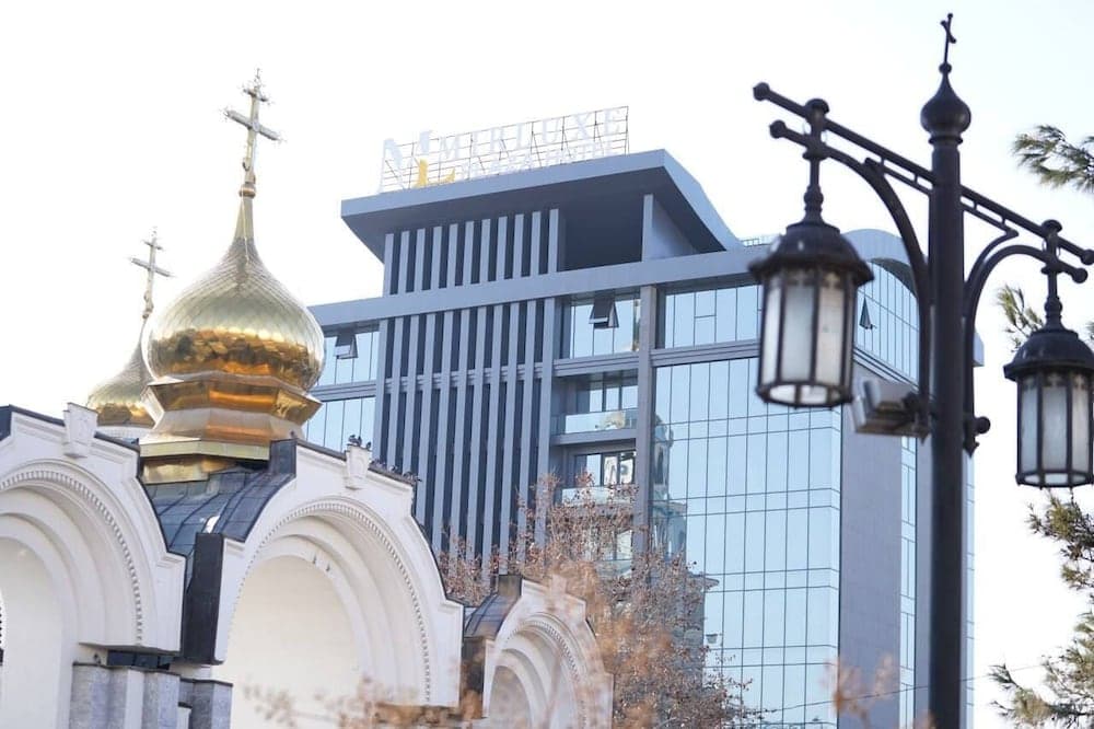 Mir Luxe Plaza Hotel main