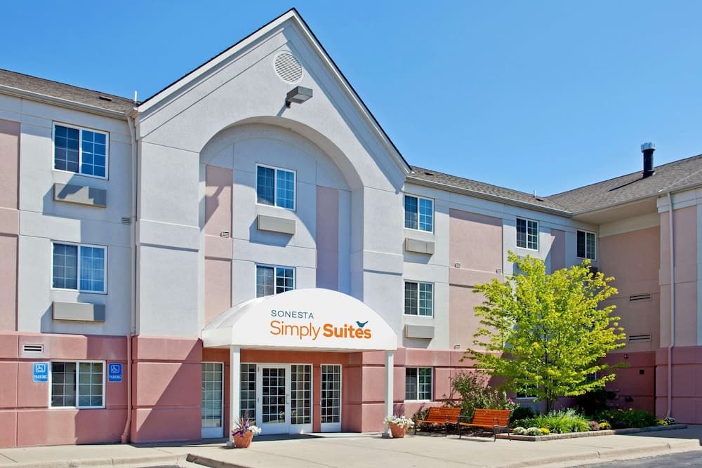Sonesta Simply Suites Detroit Ann Arbor main